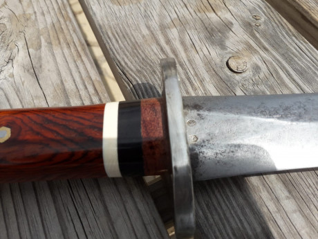 Se vende Gladius hispaniensis con maderas nobles y hoja de acero al carbono completamente funcional y 12