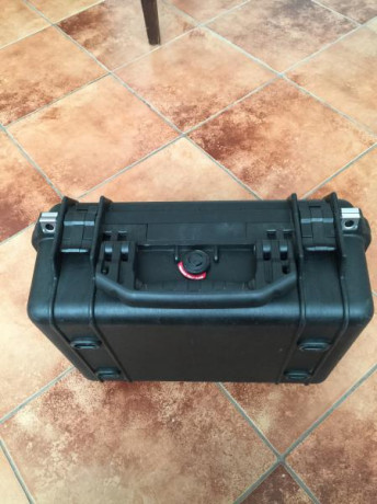 Vendo maletín Peli 1450 para arma corta, telescopio o fotografía.

Homologado para transporte aéreo

Precio 12