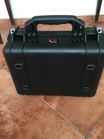Vendo maletín Peli 1450 para arma corta, telescopio o fotografía.

Homologado para transporte aéreo

Precio 11