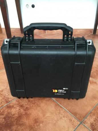Vendo maletín Peli 1450 para arma corta, telescopio o fotografía.

Homologado para transporte aéreo

Precio 10