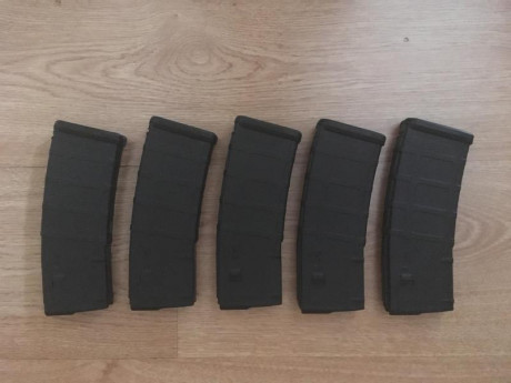 Hola se venden los siguientes accesorios.
Los precios incluyen envio a domicilio por Correos. 

Cargador 50