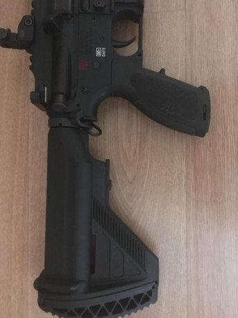 Pongo a la venta a mis dos últimas piezas:

HK416 Comando , con grip delantero Magpul , cubrerailes hk 11