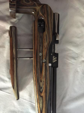 Vendo CARABINA DE AIRE COMPRIMIDO (PCP), marca Air Arms FTP 900, regulada a 16 julios, tiene el cañon 01