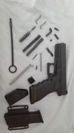 Hola, vendo Glock 17 Gen3. La pistola lleva instalado kit de muelles de competición, desconector de gatillo 02