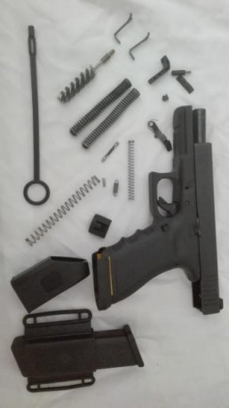 Hola, vendo Glock 17 Gen3. La pistola lleva instalado kit de muelles de competición, desconector de gatillo 11