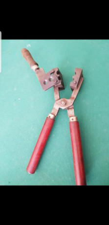 Calibre 45 ojival, con tenaza perfecto estado casi sin uso,85€
Calibre 38/357 semiwacutter, con tenaza, 00