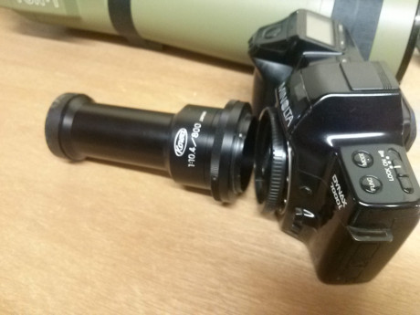 Utilizado en campo de tiro de 300m.
Util para observación y fotografía en la naturaleza.
Dos oculares, 02