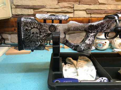 Saludos compañero.

Un amigo pone a la venta un Tikka Supervarmint, en calibre 308 winchester, le ha puesto 02