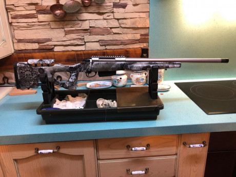 Saludos compañero.

Un amigo pone a la venta un Tikka Supervarmint, en calibre 308 winchester, le ha puesto 12