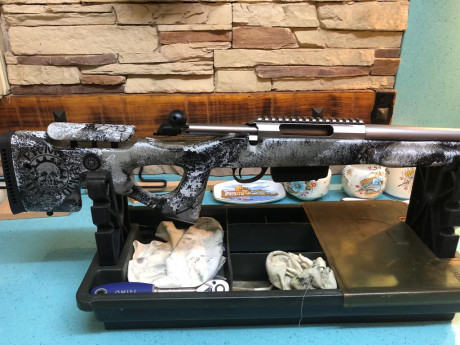 Saludos compañero.

Un amigo pone a la venta un Tikka Supervarmint, en calibre 308 winchester, le ha puesto 11