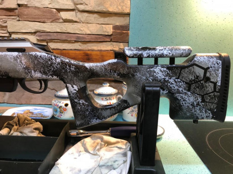 Saludos compañero.

Un amigo pone a la venta un Tikka Supervarmint, en calibre 308 winchester, le ha puesto 10