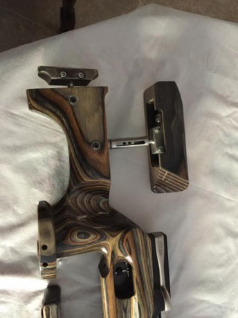 Vendo CARABINA DE AIRE COMPRIMIDO (PCP), marca Air Arms FTP 900, regulada a 16 julios, tiene el cañon 01