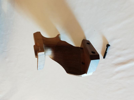 Vendo cacha Pardini HP22-32 sin estrenar talla M diestro.
Está en la provincia de Badajoz y su precio 02