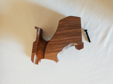 Vendo cacha Pardini HP22-32 sin estrenar talla M diestro.
Está en la provincia de Badajoz y su precio 01