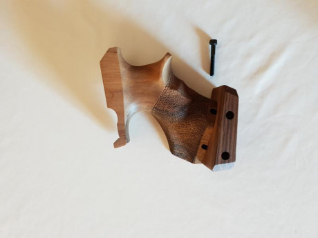 Vendo cacha Pardini HP22-32 sin estrenar talla M diestro.
Está en la provincia de Badajoz y su precio 00