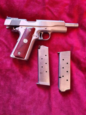 Hola, mi amigo Jacinto vende su Colt Gold Cup , serie 80 calibre 45 ACP, en un muy buen estado. Lleva 42