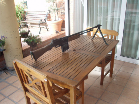 Hola.
Réplica INERTE Browning Bar mod. 1918 para recreación histórica o decoración.
Modelo totalmente 00