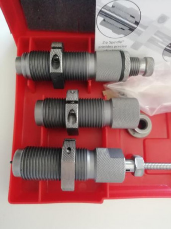 Buenos días

Vendo estos dies Hornady 32 S&W/H&R Series II
Están prácticamente nuevos 
55 euros 01