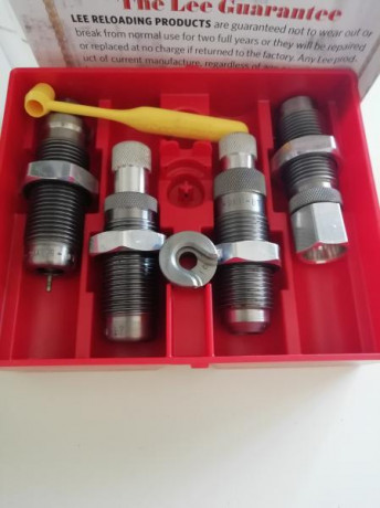 Vendo éstos dies lee de calibre 9 mm
Es el kit deluxe que trae los 4 dies 

Estado casi sin uso como podréis 02