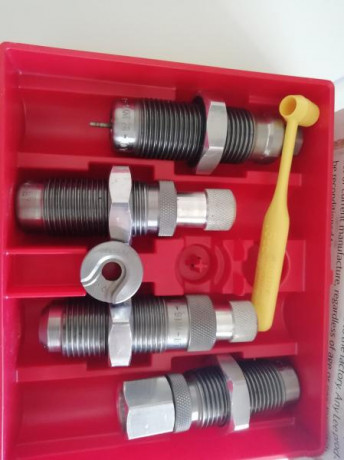 Vendo éstos dies lee de calibre 9 mm
Es el kit deluxe que trae los 4 dies 

Estado casi sin uso como podréis 01
