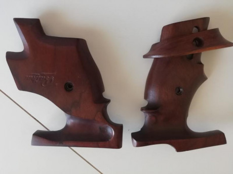 Buenos días..

Pongo en venta esta capricho de cachas 

Se trata de las cachas originales para Baikal 00