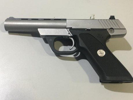 Vendo pistola Colt del calibre 22lr guiada con licencia F, usada pero en muy buen estado, regalo 3 cargadores, 00
