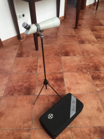 Vendo telecopio  DGJ 30x50 en su maletín original con tripode, ideal para usa a 25 o 50 metros.
También 01