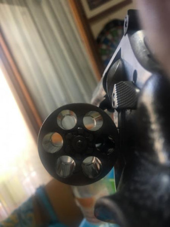 Me interesa comprar uno de estos dos revolveres en 4 pulgadas.

SW 686  y Colt Python.

Un saludo 31