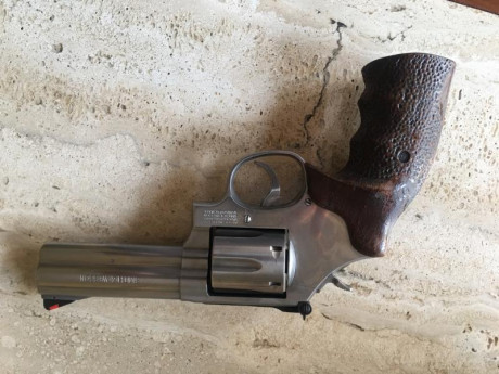 Me interesa comprar uno de estos dos revolveres en 4 pulgadas.

SW 686  y Colt Python.

Un saludo 30