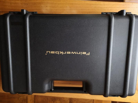 Pues eso vendo feinwerkbau lit (la azul) caja con todos sus útiles y talla M en un estado impecable sin 12