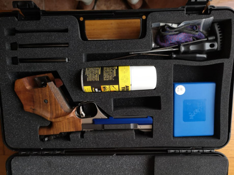 Pues eso vendo feinwerkbau lit (la azul) caja con todos sus útiles y talla M en un estado impecable sin 11