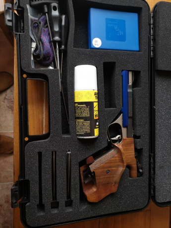 Pues eso vendo feinwerkbau lit (la azul) caja con todos sus útiles y talla M en un estado impecable sin 10