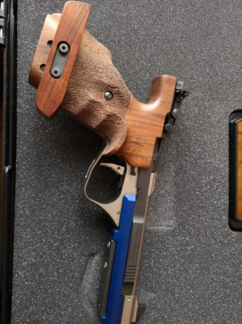 Pues eso vendo feinwerkbau lit (la azul) caja con todos sus útiles y talla M en un estado impecable sin 32