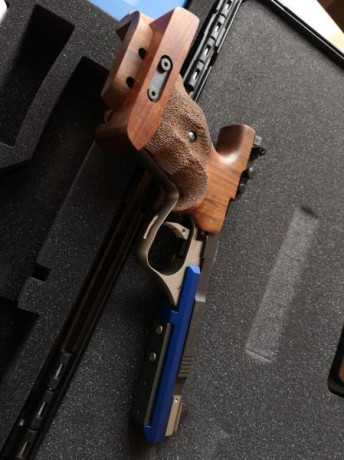 Pues eso vendo feinwerkbau lit (la azul) caja con todos sus útiles y talla M en un estado impecable sin 31