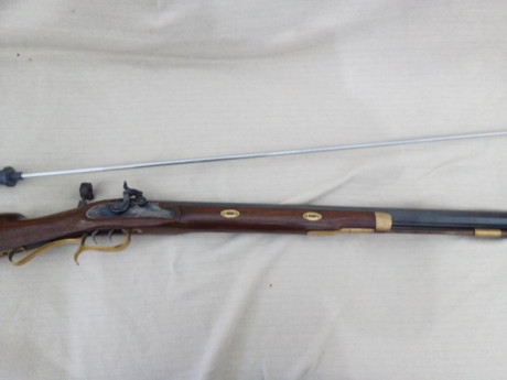 vendo rifle ardesa hawken del calibre 50
puntos de mira con piruleta y tunel , incluye la baqueta de carga 31