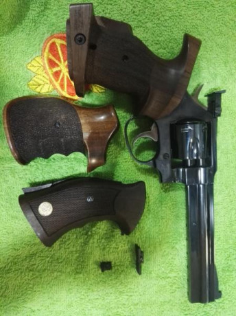Buenas compañeros, se vende este fabuloso revolver bien conocido por todos vosotros.

Se trata de un MANURHIN 11