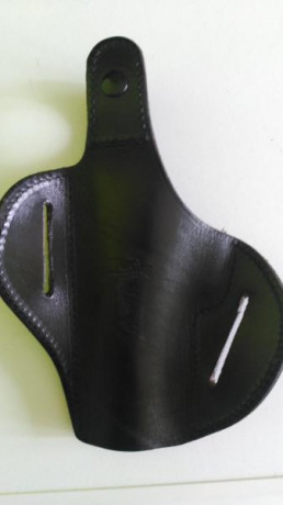 Se vende funda riñonera de cuero para Star 30 M o Beretta 92 FS, de la marca Roal, sin uso. Entrega en 01