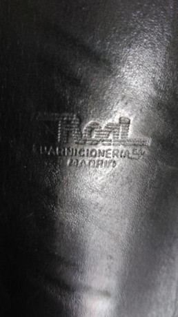 Se vende funda riñonera de cuero para Star 30 M o Beretta 92 FS, de la marca Roal, sin uso. Entrega en 00