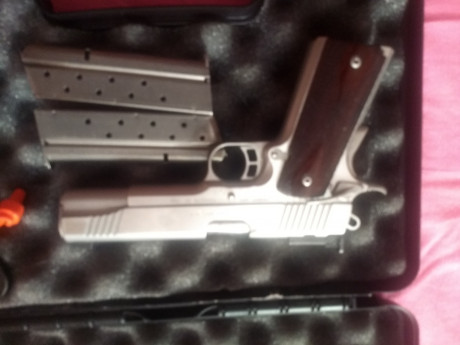 vende Kimber MFG stainless gold match II, 2carros uno del 9 y otro del 22lr, con dos cargadores de cada, 10