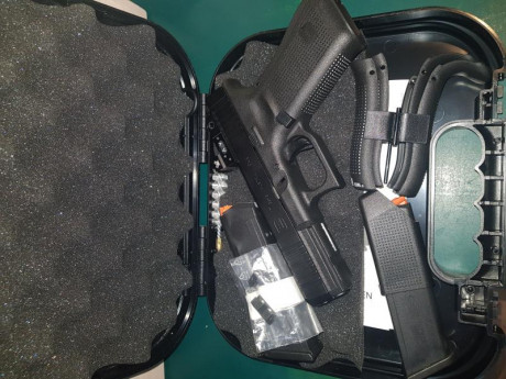 Buenas tardes compañeros,

Se vende Glock 17 gen 5 Mos, con un Red dot Vortex Venom de 3 Moa y unas alzas 32
