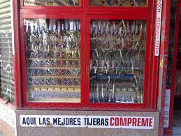 hola a todos/as, desde hace poco me ha dado por afeitarme con cuchillas (antes lo hacia con eléctrica), 80