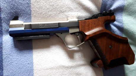 Pistola en perfecto estado con maletin original y 2 cargadores y llaves y libro.La pistola va muy bien,que 02