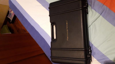 Pistola en perfecto estado con maletin original y 2 cargadores y llaves y libro.La pistola va muy bien,que 00