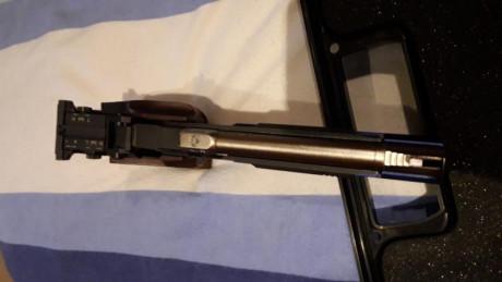 Pistola en perfecto estado con maletin original y 2 cargadores y llaves y libro.La pistola va muy bien,que 11