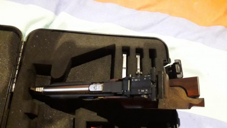 Pistola en perfecto estado con maletin original y 2 cargadores y llaves y libro.La pistola va muy bien,que 10