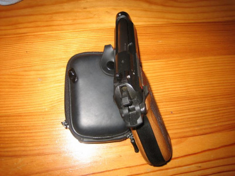 Hola. Vendo éste arma impecable, dos cargadores de 12 disparos +1, estuche y accesorios originales. está 00