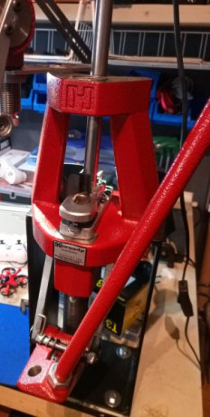 Buenos dias.

Vendo Prensa  HORNADY IRON PRESS  con empistonador automatico de Hornady también.
el estado 00