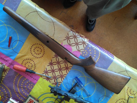 Vendo esta culata, en realidad no se para que arma es, el armero al que se la compre la tenia tirada y 00