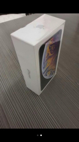 Se vende Apple Iphone completamente nuevo a estrenar. Son dos unidades color negro. 256gb de memoria. 01