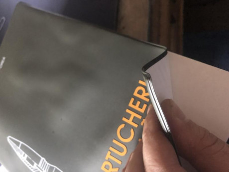 compañeros.
Un amigo me a regalado este fantástico libro que es “la biblia” de  la cartuchería . Y me 12